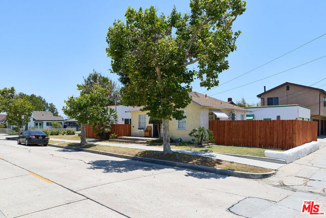 3653 Falcon Avenue, Long Beach CA: https://media.crmls.org/mediaz/c801483d-9be0-47c5-b03e-b840ea19b333.jpg