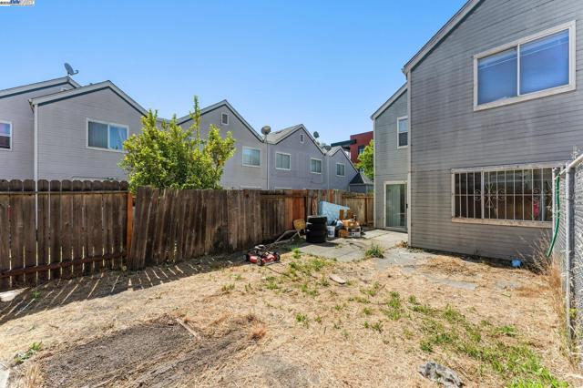 1017 Bissell Ave, Richmond CA: https://media.crmls.org/mediaz/c8016e51-b317-417e-8c2f-a479ef54f58d.jpg