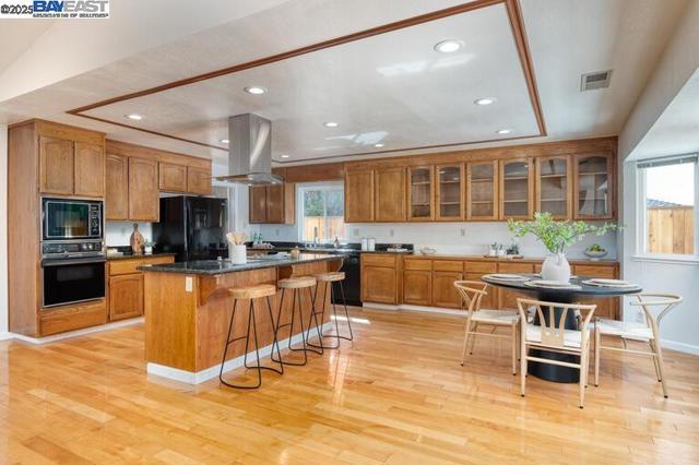 41366 Charlita Ct, Fremont CA: https://media.crmls.org/mediaz/c801740b-9b4f-43d3-8b1c-2c3556a29e4a.jpg