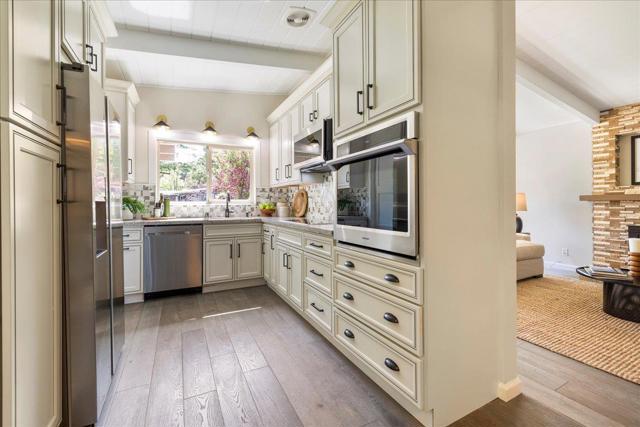 907 Christopher Way, Menlo Park CA: https://media.crmls.org/mediaz/c801bd97-e577-4bc3-b047-dc38fb769503.jpg