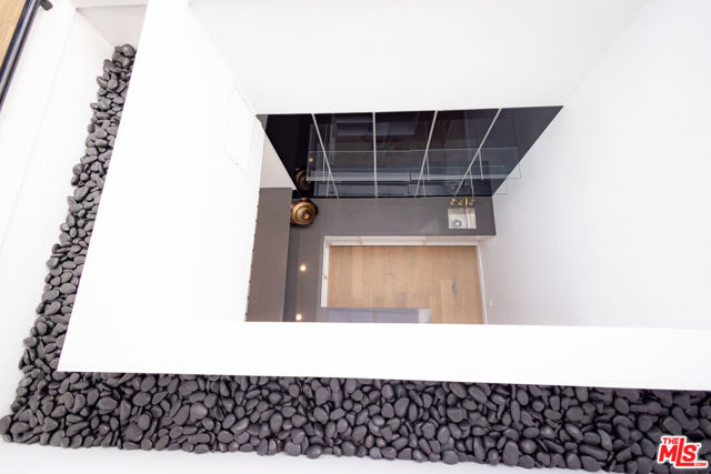 21329 Mulholland Drive, Woodland Hills CA: https://media.crmls.org/mediaz/c801fa48-ef2a-41ed-a672-ee1485ac67b5.jpg