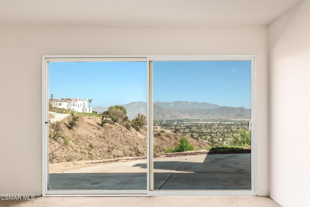 1140 San Clemente Way, Camarillo CA: https://media.crmls.org/mediaz/c801fc3a-5fe4-4695-b46d-b7a10c81c557.jpg