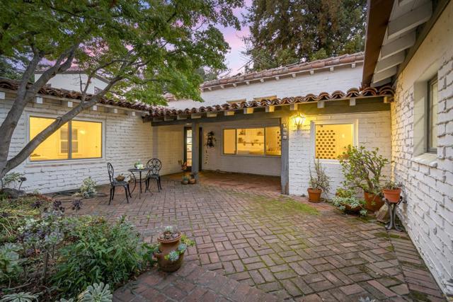 3691 Laguna Avenue, Palo Alto CA: https://media.crmls.org/mediaz/c8021687-cde2-463d-b3ed-f505501607a2.jpg