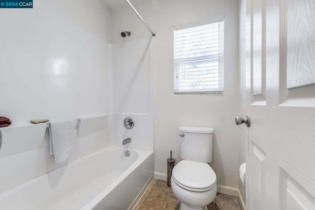Image 23 of 33 For 1113 Strawberry Ln