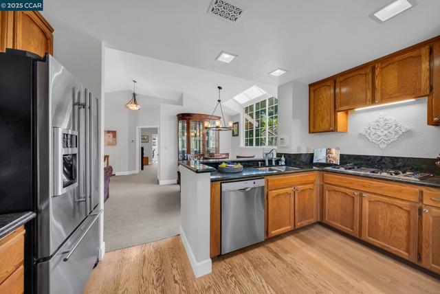 1618 Brush Creek Place, Danville CA: https://media.crmls.org/mediaz/c802c133-bfcd-4285-9cf1-576bfb9a8476.jpg