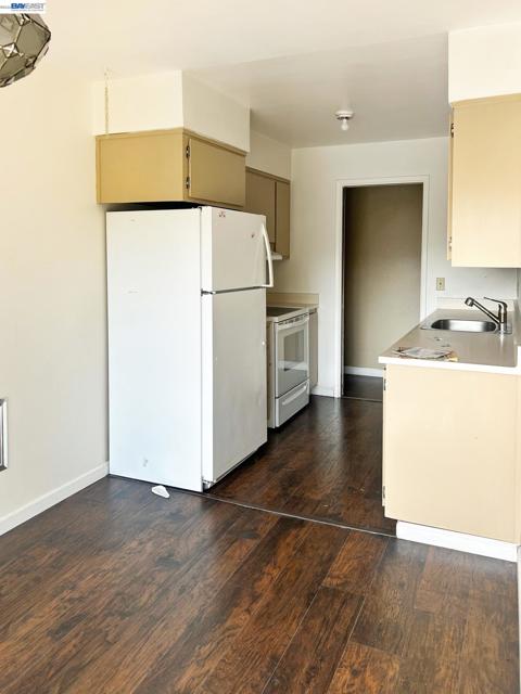 5335 Broadway Terrace, Oakland CA: https://media.crmls.org/mediaz/c802d21b-26ed-4445-9fc5-2c48a703cf5b.jpg