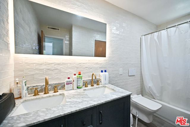 1545 3rd Street, Manhattan Beach CA: https://media.crmls.org/mediaz/c803b2dd-bf14-4338-ba56-3fac0096493b.jpg