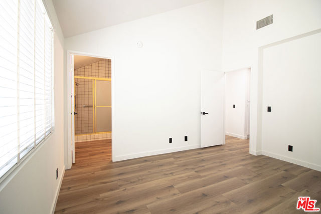 1132 19th Street, Santa Monica CA: https://media.crmls.org/mediaz/c8043b51-a786-4275-afc0-32655b8a8e93.jpg