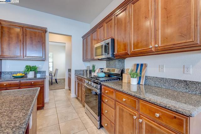 1440 Riva Trigoso Dr, Manteca CA: https://media.crmls.org/mediaz/c804a58b-4f1b-4c98-bb05-0ad6d34b7095.jpg