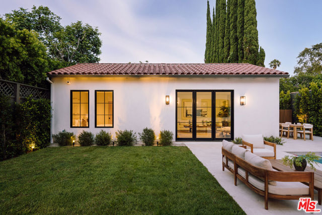 446 N Croft Avenue, Los Angeles CA: https://media.crmls.org/mediaz/c8058a1c-324a-4d35-9a21-7446240a5dac.jpg