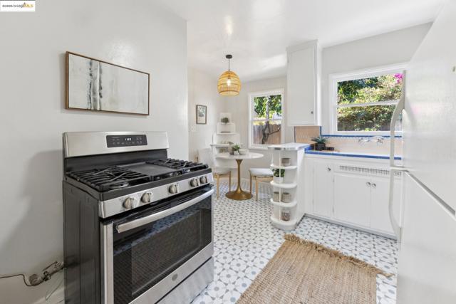 5318 Fleming Avenue, Oakland CA: https://media.crmls.org/mediaz/c805f646-1446-48b7-b1f7-77c7f5edf78f.jpg