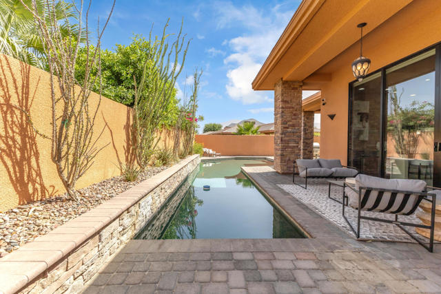 50050 Camino Privado, La Quinta CA: https://media.crmls.org/mediaz/c805fcd8-312f-4070-998e-3a7613c590e2.jpg