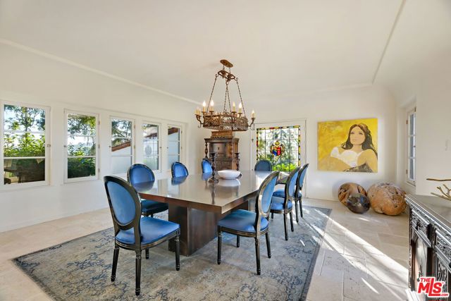 3527 Wonder View Drive, Los Angeles CA: https://media.crmls.org/mediaz/c80612db-1a22-49ae-a880-4d25550b528c.jpg
