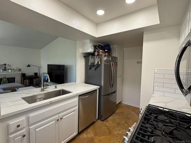 9342 Twin Trails Drive, San Diego CA: https://media.crmls.org/mediaz/c8063d5f-0500-449b-9f21-cc6d382368f4.jpg