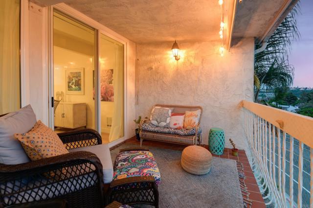 Detail Gallery Image 18 of 34 For 2323 Caringa Way #16,  Carlsbad,  CA 92009 - 2 Beds | 2 Baths