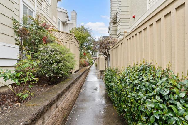 145 Fremont Avenue, Los Altos CA: https://media.crmls.org/mediaz/c8071b13-adb5-421c-afb5-5f181ee64588.jpg