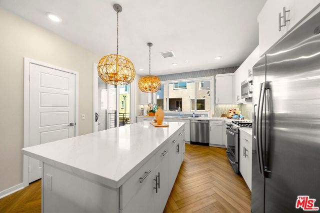 27056 Tanager Lane, Valencia CA: https://media.crmls.org/mediaz/c8073f30-e47f-43c3-a0b4-b7fd2ca5443d.jpg