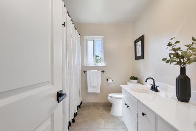 1272 Glacier Drive, Milpitas CA: https://media.crmls.org/mediaz/c807ee63-00fa-4a52-9563-b25a42fb78bb.jpg