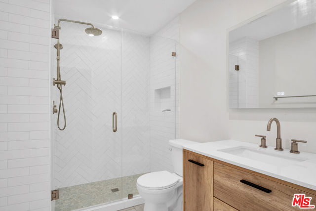 950 Main Street, El Segundo CA: https://media.crmls.org/mediaz/c8081e15-b4c0-4772-8225-01300218a2f4.jpg