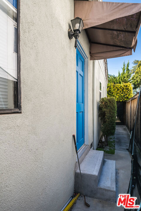 https://media.crmls.org/mediaz/c8090bf2-4299-4a91-aa30-89dbe8ac6709.jpg?preset=X-Large