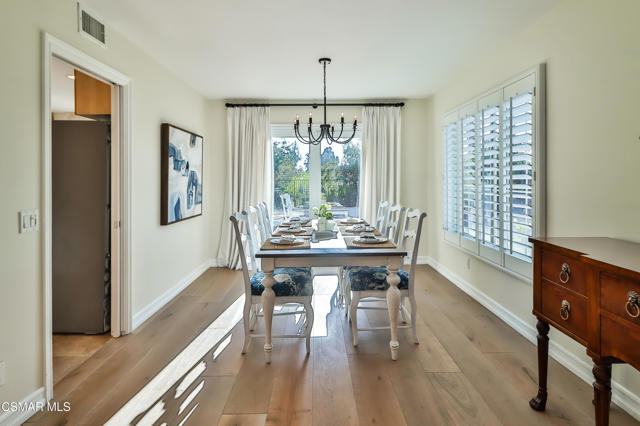 2328 Otono Circle, Thousand Oaks CA: https://media.crmls.org/mediaz/c809d708-a8f9-46aa-89d0-1f3eef738c72.jpg