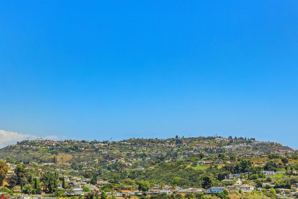 https://media.crmls.org/mediaz/c809f444-f4ab-4b33-8874-c5db4faa8778.jpg?preset=X-Large
