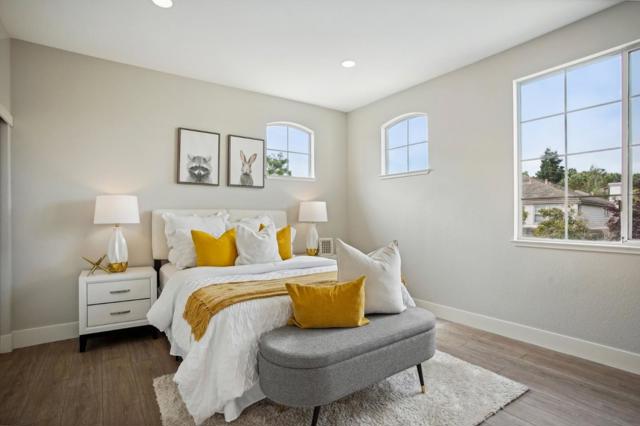 Image 22 of 34 For 998 Governors Bay Drive