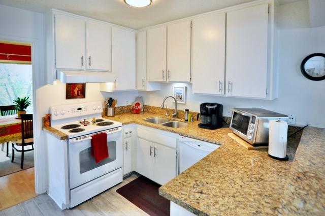10373 Caminito Banyon, San Diego CA: https://media.crmls.org/mediaz/c80aa251-cc0f-4f06-a868-339b8ba652fd.jpg