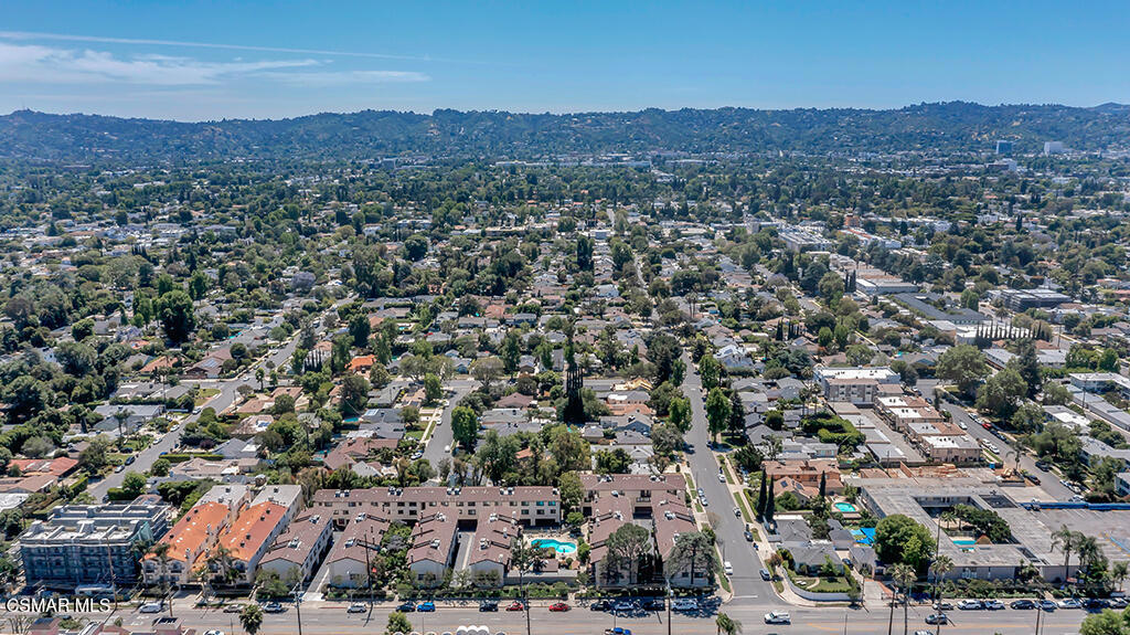 https://media.crmls.org/mediaz/c80ac0ef-ffb1-4bbd-92ae-43f4df9990dc.jpg?preset=X-Large