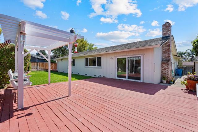 471 Marks Drive, Hollister CA: https://media.crmls.org/mediaz/c80ac5c2-becb-4fde-85b5-c13be2573e73.jpg
