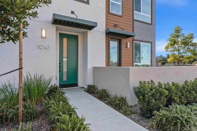 Detail Gallery Image 4 of 41 For 1047 Arrowood Trail, Vista,  CA 92081 - 3 Beds | 2/1 Baths