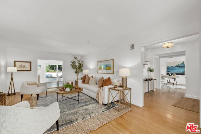 135 N Canyon View Drive, Los Angeles CA: https://media.crmls.org/mediaz/c80af5fc-6930-4154-a9e2-b385da079b5f.jpg
