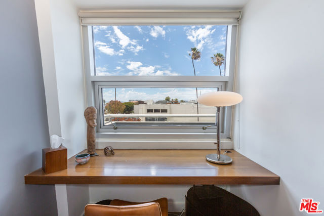 615 Hampton Drive, Venice CA: https://media.crmls.org/mediaz/c80b5551-534e-4aa3-b318-20cdfe455e16.jpg