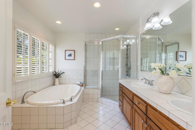 4650 Encinas Drive, La Canada Flintridge CA: https://media.crmls.org/mediaz/c80b6d71-10f7-4e32-af1b-23452d3f15f2.jpg
