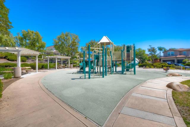 Detail Gallery Image 38 of 44 For 1752 Russet Leaf Ct, El Cajon,  CA 92019 - 5 Beds | 3 Baths