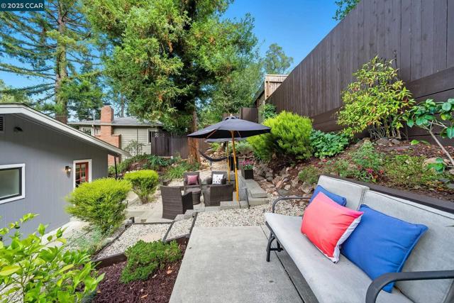 50 Brookwood Rd, Orinda CA: https://media.crmls.org/mediaz/c80c44ae-aeb2-46b4-a3a9-60424b7fdd2e.jpg
