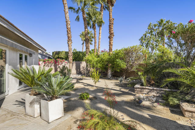 2900 S Redwood Drive, Palm Springs CA: https://media.crmls.org/mediaz/c80c9b79-fe01-41c3-b5b1-d761ea767d0a.jpg