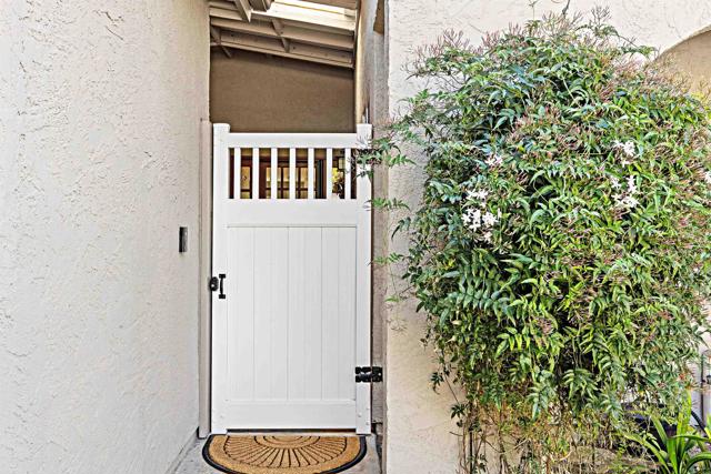 Detail Gallery Image 3 of 44 For 3743 Rosemary Way, Oceanside,  CA 92057 - 2 Beds | 2 Baths