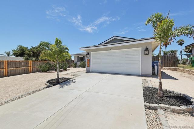 619 Parker St, Oceanside CA: https://media.crmls.org/mediaz/c80cf4a7-ffeb-48d0-bcc6-09e7124b12b3.jpg