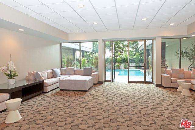 9000 Cynthia Street, West Hollywood CA: https://media.crmls.org/mediaz/c80d034d-f12b-4968-98dc-a905bfdf4f42.jpg