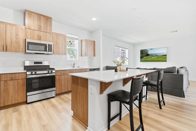 5212 Beachfront, San Diego CA: https://media.crmls.org/mediaz/c80d2ba9-3af8-4fb7-ab75-b4240d928d3a.jpg