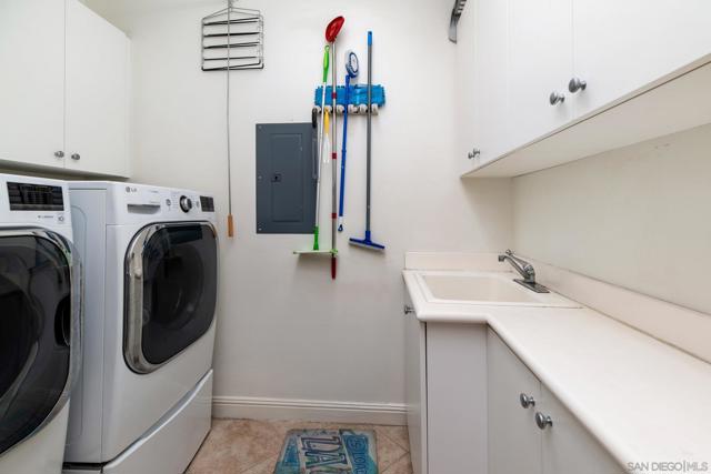 5255 Greenwillow Ln, San Diego CA: https://media.crmls.org/mediaz/c80df1ac-08de-4004-9417-f67c07a4db5b.jpg