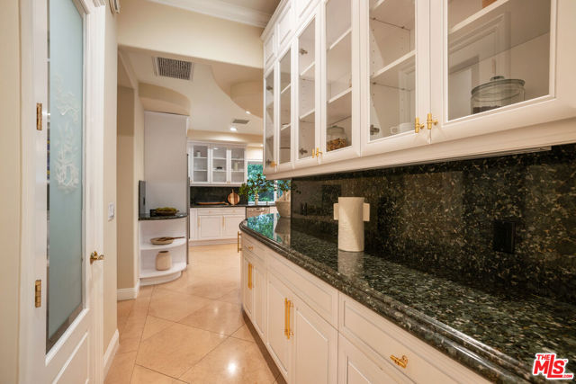 Image 10 of 33 For 16633 Park Lane Circle