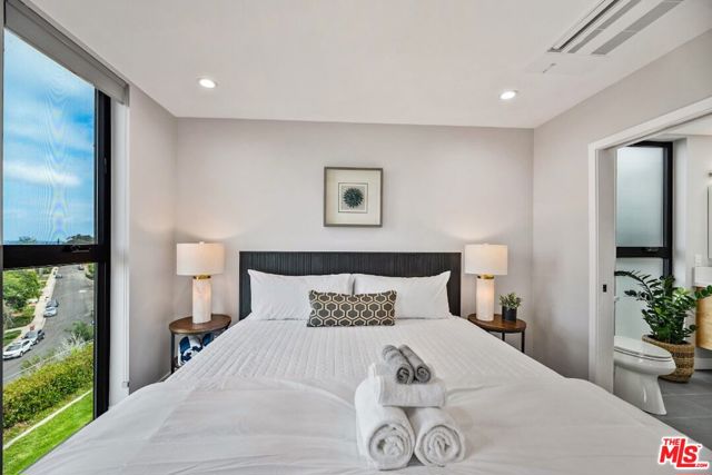 5830 Desert View Drive, La Jolla CA: https://media.crmls.org/mediaz/c80e8439-a5e0-44e5-a8eb-dc0a21b75857.jpg
