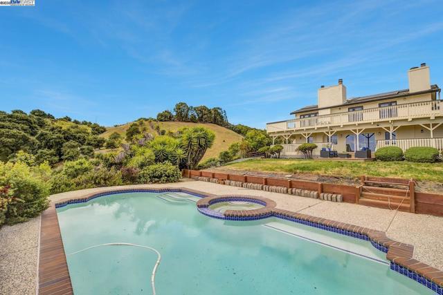 10705 Dublin Canyon Rd, Pleasanton CA: https://media.crmls.org/mediaz/c80ee4a9-686a-4cf8-a4a7-5d8d711654d0.jpg