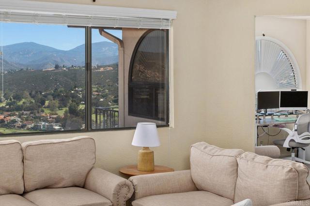 23742 Calistoga Pl, Ramona CA: https://media.crmls.org/mediaz/c80ef6f0-609b-44b3-9074-56a69a310c2a.jpg