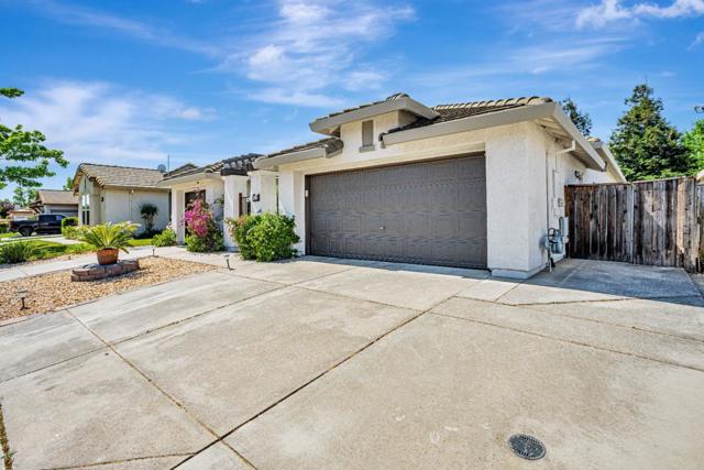 9712 Bovill Drive, Elk Grove CA: https://media.crmls.org/mediaz/c80f1a59-3383-4547-bd6c-436a2c39aaa1.jpg