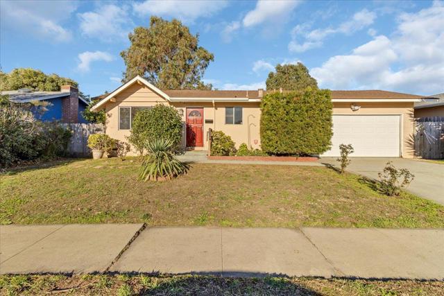 344 Pueblo Drive, Salinas CA: https://media.crmls.org/mediaz/c80f598c-c8b1-4d2d-88cf-3bce4d798db5.jpg