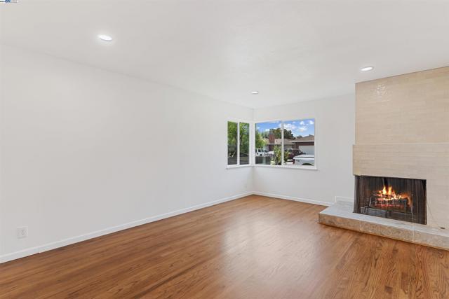 102 W 15Th St, Antioch CA: https://media.crmls.org/mediaz/c80f8183-3d01-4d5a-93e3-e35927159622.jpg