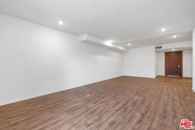 5245 Santa Monica Boulevard, Los Angeles CA: https://media.crmls.org/mediaz/c80f88d7-8fa6-47a2-a085-805065cd1e37.jpg